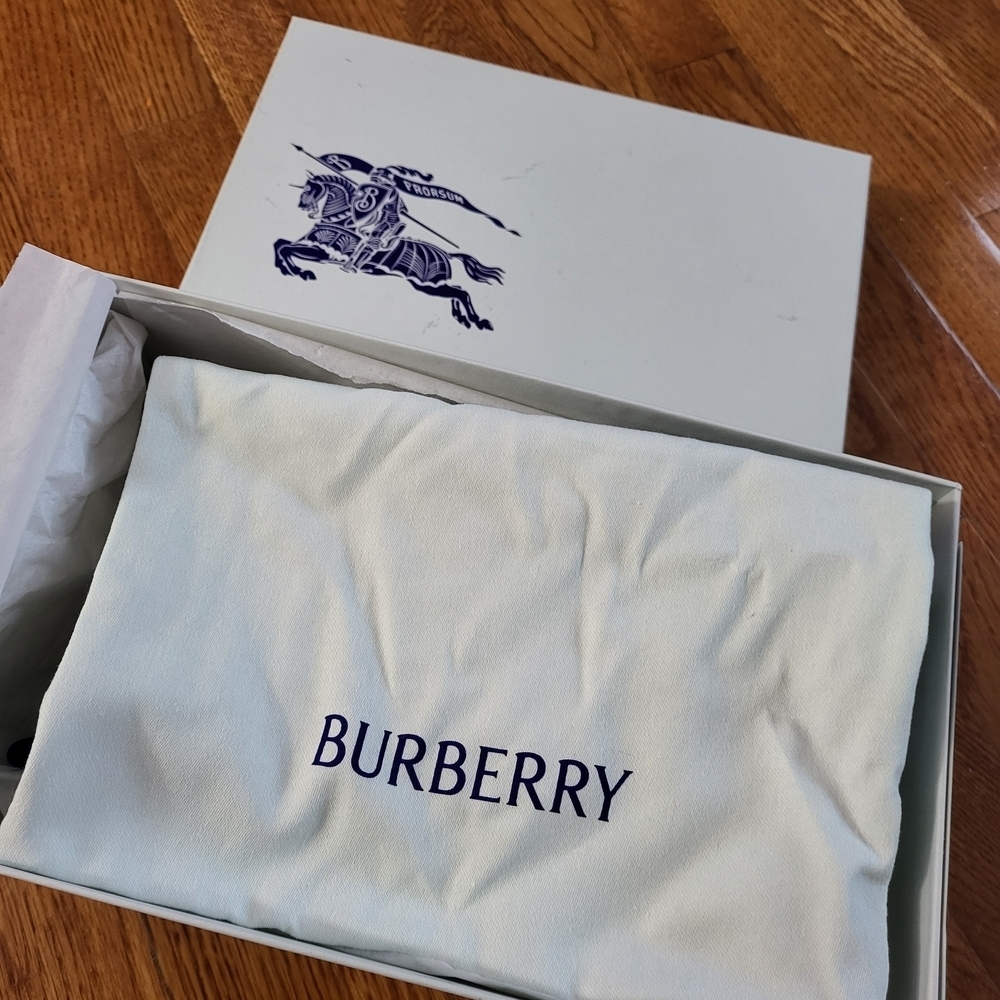 Burberry Black Sandals with Silver Zipper Detail - Picture 14 of 14